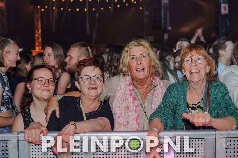 Publiek    Bezoekers (167)